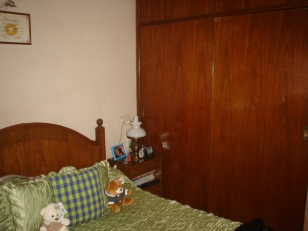 CASA DE UN DORMITORIO CON COCHERA + DEPARTAMENTO DE 2 AMBIENTES AL FONDO