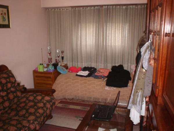 CASA DE UN DORMITORIO CON COCHERA + DEPARTAMENTO DE 2 AMBIENTES AL FONDO
