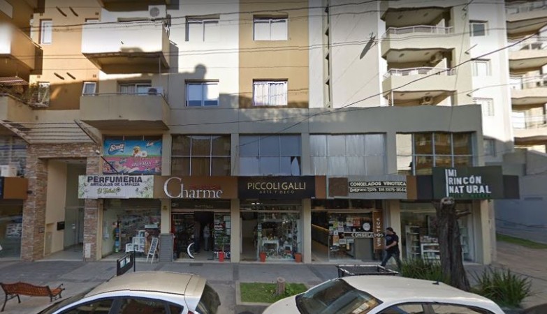 Banfield - Local Centrico Doble Altura
