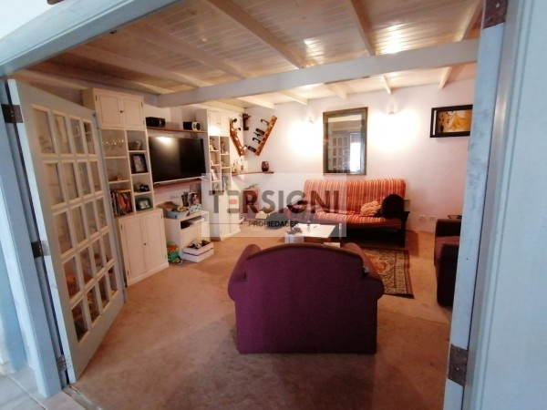 Oportunidad. Hermoso vivienda estilo chalet con parque + Departamento a reformar