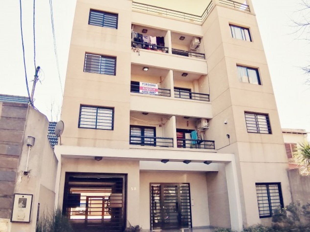 Departamento de 2 ambientes en Banfield Centro