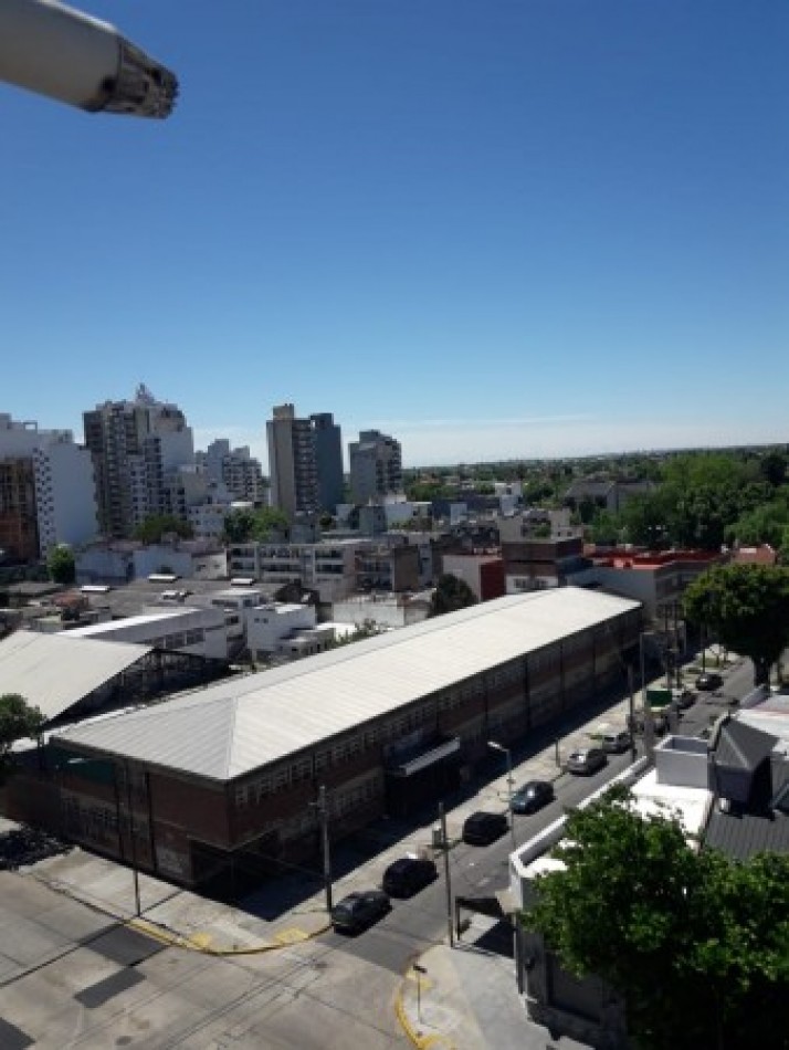 AMPLIO DEPARTAMENTO 2 AMBIENTES CENTRO DE BANFIELD