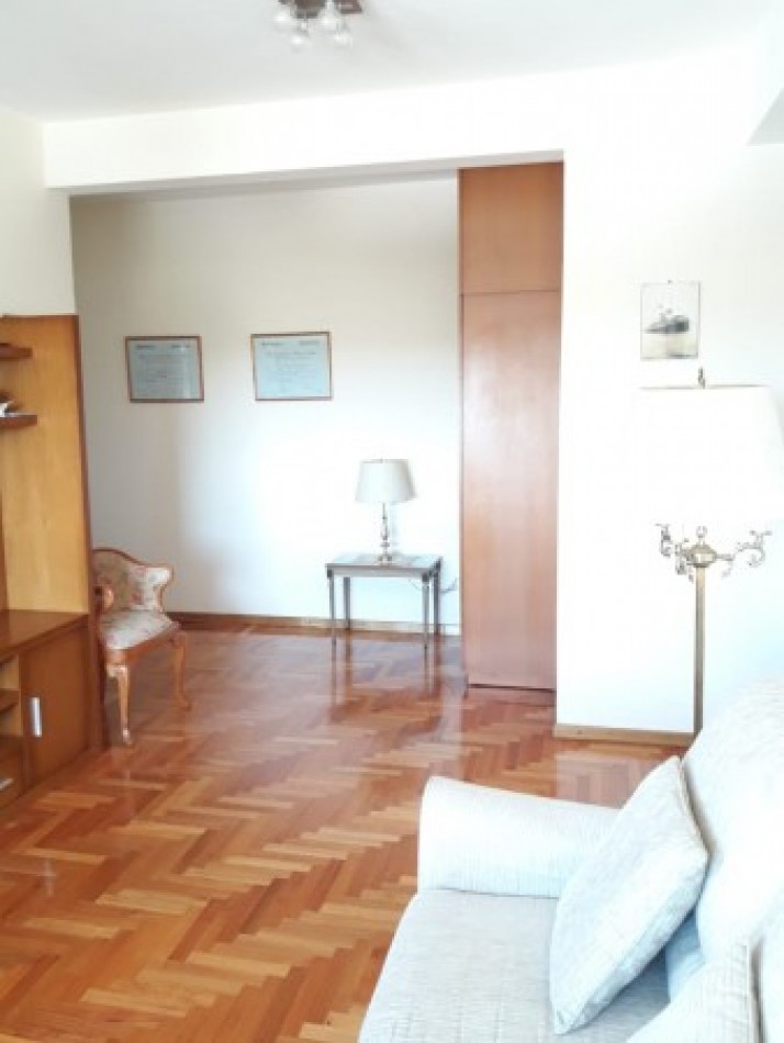 AMPLIO DEPARTAMENTO 2 AMBIENTES CENTRO DE BANFIELD
