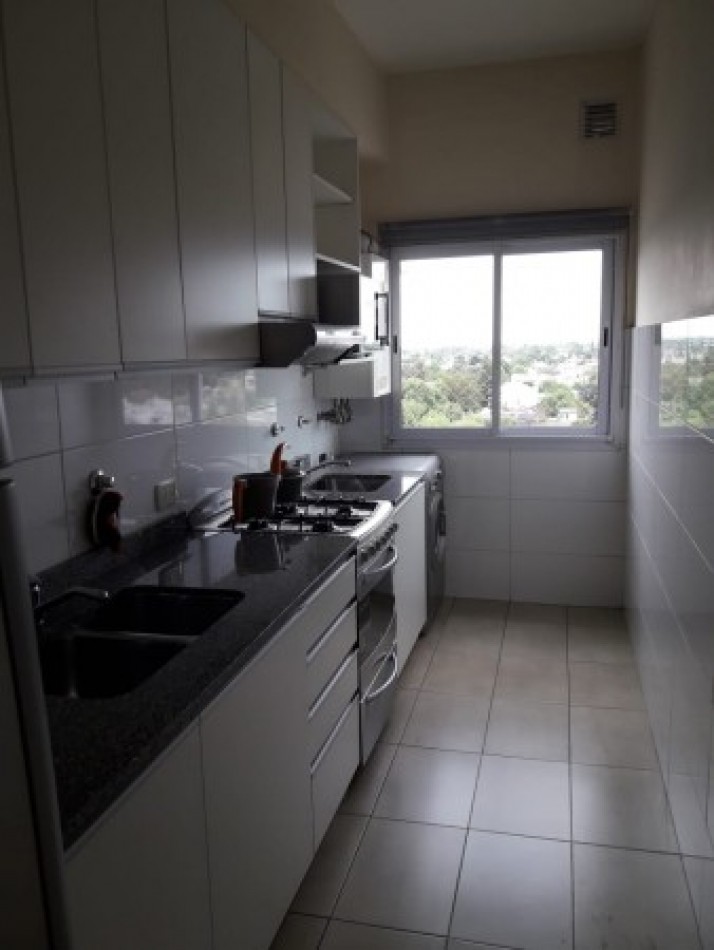 AMPLIO DEPARTAMENTO 2 AMBIENTES CENTRO DE BANFIELD